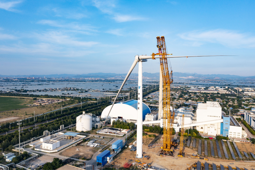 XCMG's 4,000-Tonne Crawler Crane Debuts in Offshore Wind Power Sector